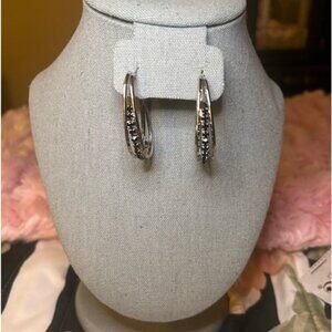 Silver earrings with black shiny like diamonds
